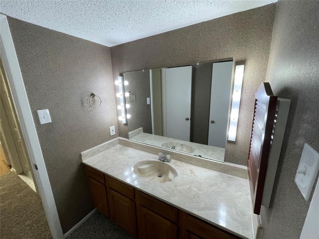 Photo of 11480 Audelia Road #231, Dallas, TX 75243 (MLS # 21194477)