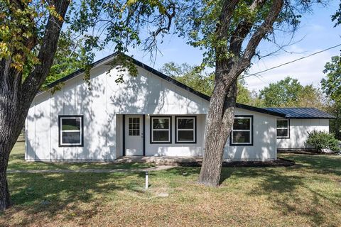 424 E 3rd Street Blooming Grove TX 76626