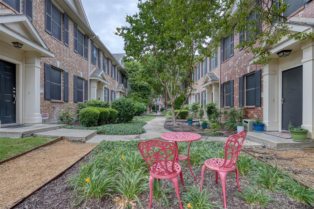 Pasquinellis Village On The Green - Residential