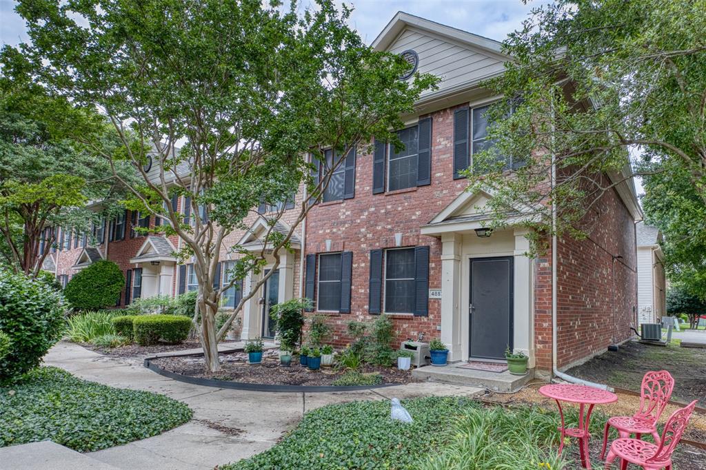 Pasquinellis Village On The Green - Residential