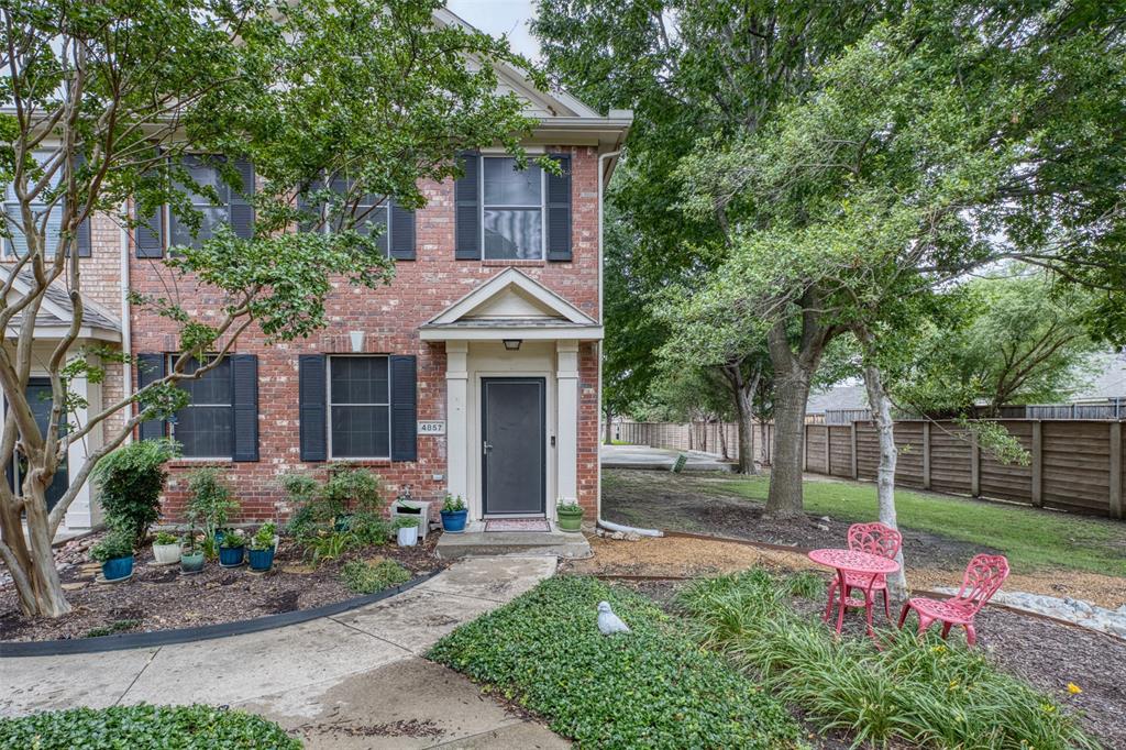 Pasquinellis Village On The Green - Residential