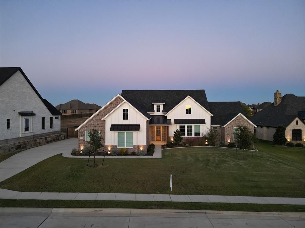 Photo for 2020 Vanderbilt Drive, Weatherford, TX 76088 (MLS # 21100624)