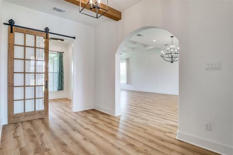 Tiny photo for 2020 Vanderbilt Drive, Weatherford, TX 76088 (MLS # 21100624)