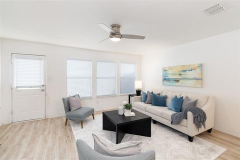 Photo of 2209 Northway, Denton, TX 76207 (MLS # 21246940)