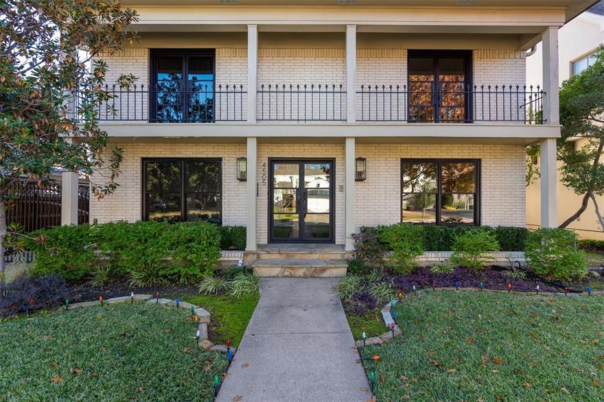 Nestled on a prime lot in Highland Park, this transitional residence was updated in 2022. Spanning 2,530 sq ft, the main house features 4 spacious bedrooms and 2.1 bathrooms, each with walk-in closets, while the separate back house offers 1,749 sq ft of versatile space, making this one of the most unique properties in the Park Cities. The home boasts two living areas, an open-concept kitchen, and a fantastic outdoor entertaining space with a patio perfect for gatherings. A generously sized 3-car garage provides additional customization potential. Just a short stroll to Bradfield Elementary, Highland Park Village, and the area's scenic parks, this location is both convenient and desirable.