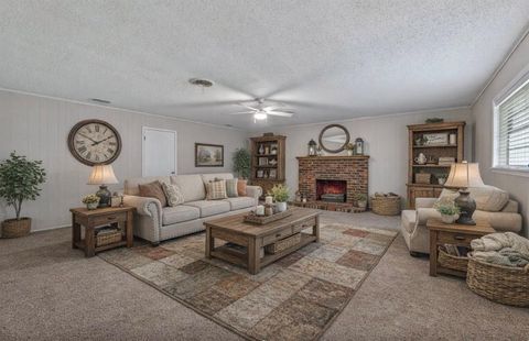 1201 N Holland Street De Leon TX 76444