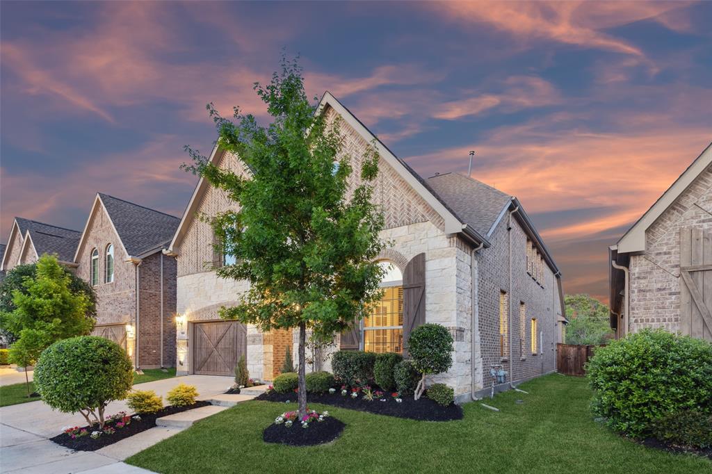 908 Gray Hawk Lane