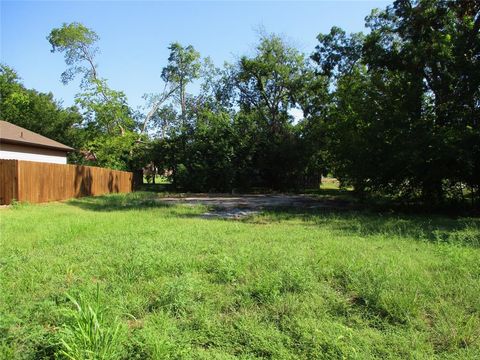 809 E 7th Street Bonham TX 75418