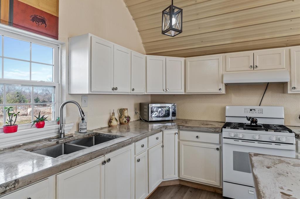 R C Morris Surv Abs #506 - Land