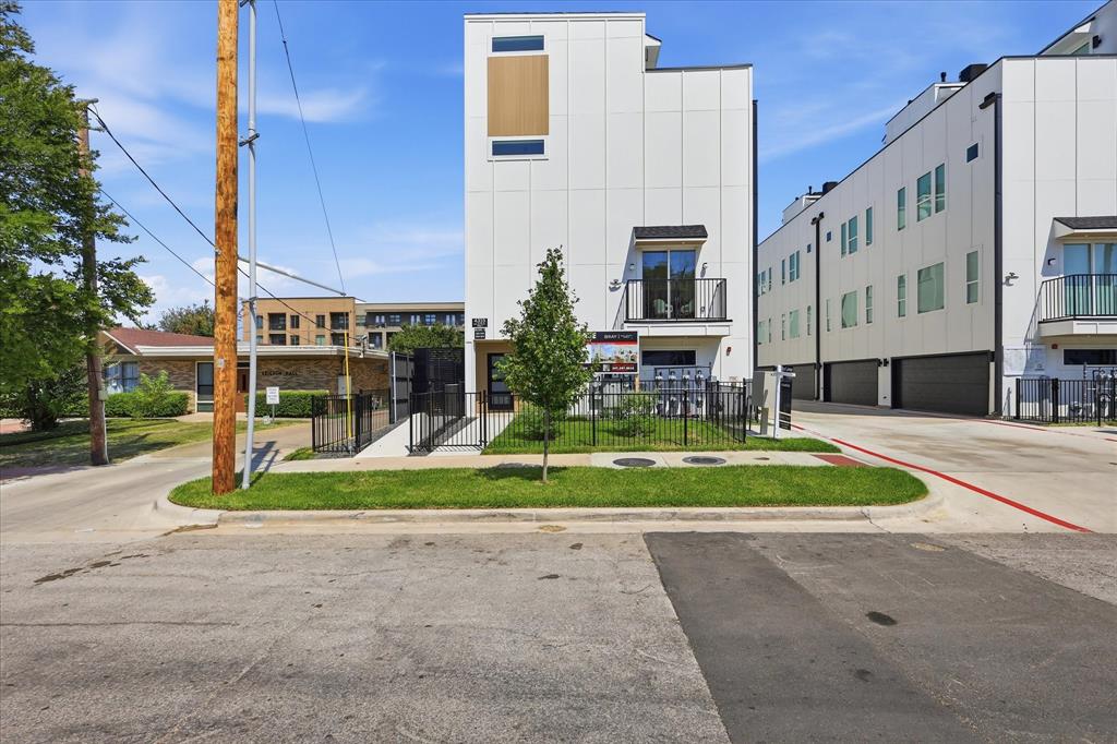 4315 San Jacinto Street 302