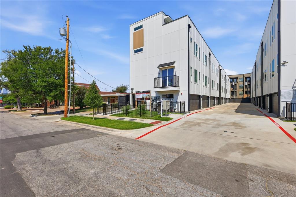 4315 San Jacinto Street 302