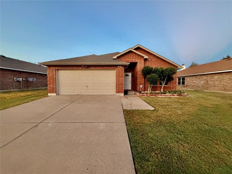Photo of 8107 Stowe Springs Lane, Arlington, TX 76002 (MLS # 21386598)