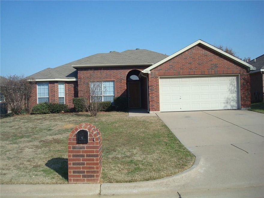 NICE HOME WITH SPLIT BEDROOMS DIVIDED BY LARGE LIVING AREA WITH WOOD BURNING FIRE PLACE. LARGE MASTER BEDROOM, BATH AND WALK IN CLOSET.  SPACIOUS DINE IN KITCHEN.  LARGE UTILITY WITH SPACE FOR SMALL FREEZER.  CONVENIENT TO SCHOOLS AND MANSFIELD SHOPPING AND DINING.  QUICK ACCESS TO HWY. 287 AND EAST WEST HWY. I-20.