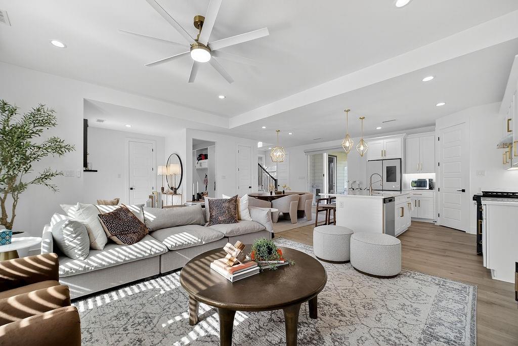 Creekside At Carter Square - Residential