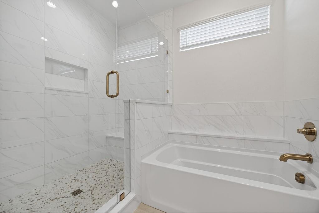 Creekside At Carter Square - Residential