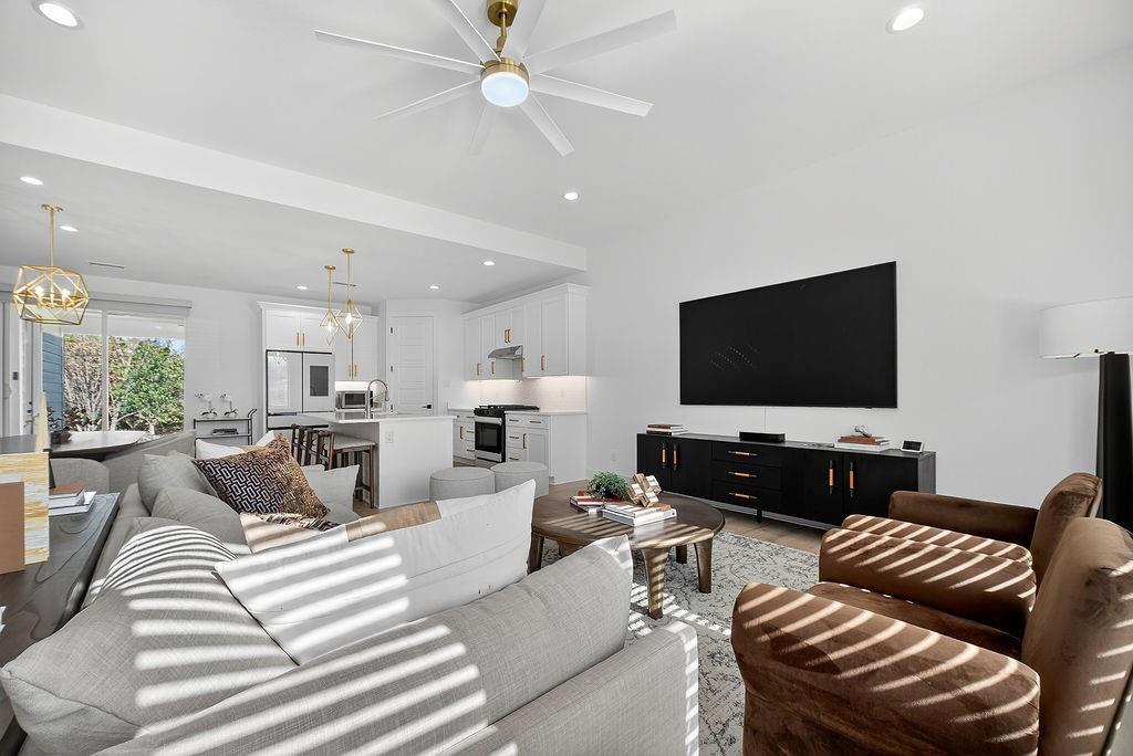 Creekside At Carter Square - Residential