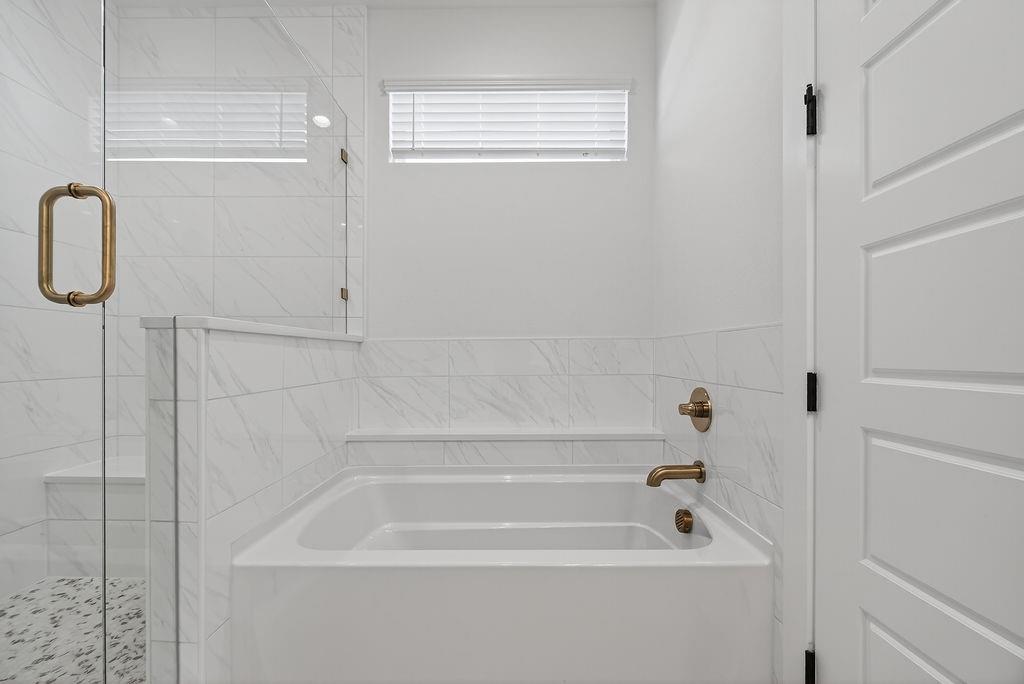 Creekside At Carter Square - Residential