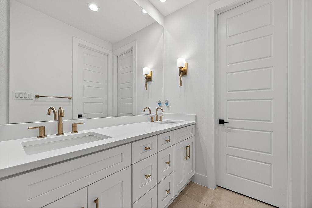 Creekside At Carter Square - Residential