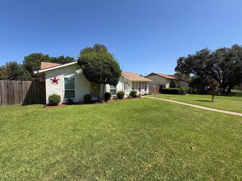 Photo of 3109 Manchester Drive, Mesquite, TX 75150 (MLS # 21385083)