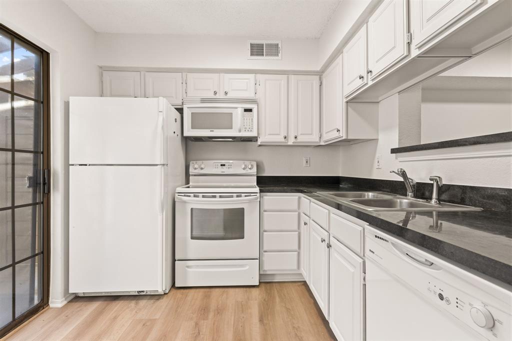 University Crossroad 01 & 02 - Residential