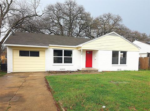 Photo of 1110 Lucille Street, Irving, TX 75060 (MLS # 21242448)