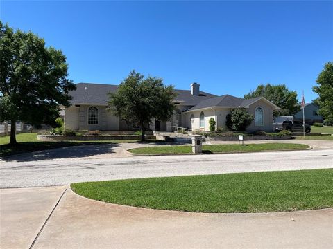 Single Family Residence in Bowie TX 816 Woodland Trail.jpg