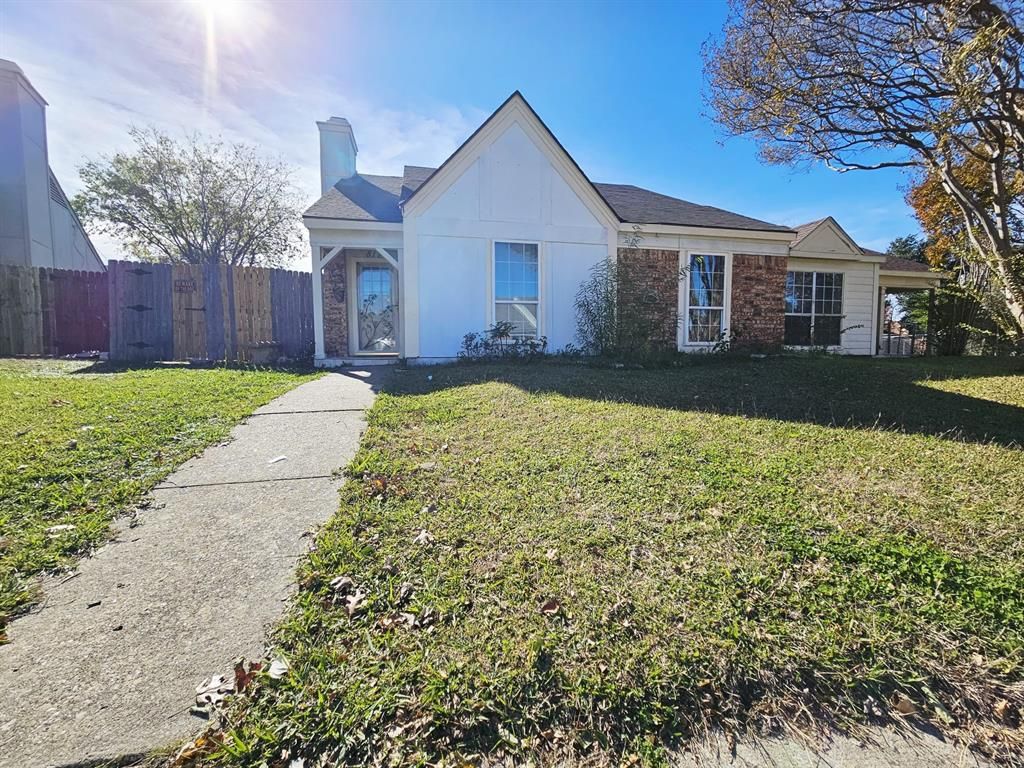 Photo of 817 Colchester Drive, Mesquite, TX 75149 (MLS # 21145847)