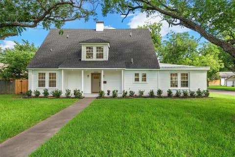 Photo of 3028 Cumberland Avenue, Waco, TX 76707 (MLS # 21305682)