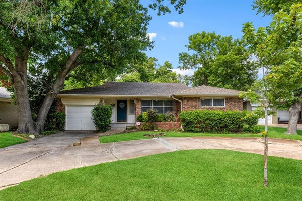 704 DOWNING DR, RICHARDSON, TX 75080 - Image 7433adc2a3d8f0ebcdf52d1a8c573eca/1652097080