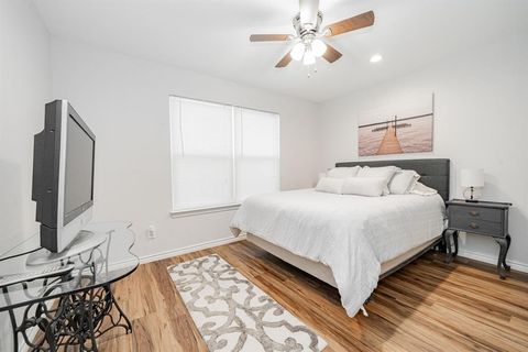 Tiny photo for 146 Harbor Drive, Gun Barrel City, TX 75156 (MLS # 21184324)