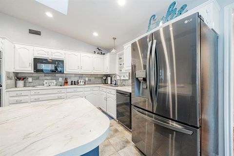 Tiny photo for 146 Harbor Drive, Gun Barrel City, TX 75156 (MLS # 21184324)