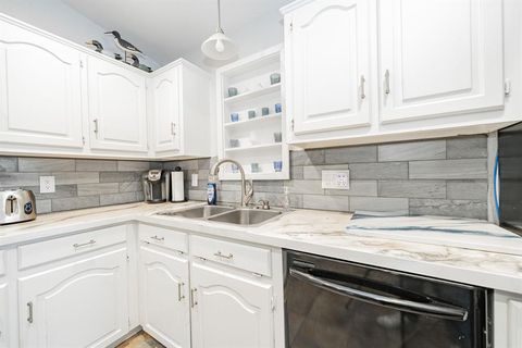 Tiny photo for 146 Harbor Drive, Gun Barrel City, TX 75156 (MLS # 21184324)