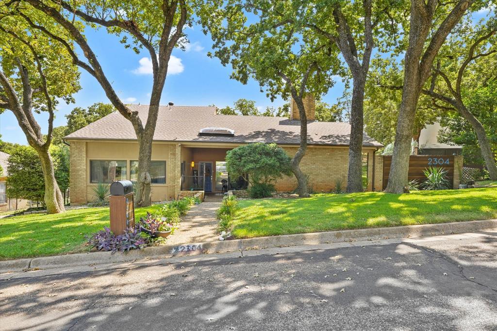 2304 Oak Forest Court