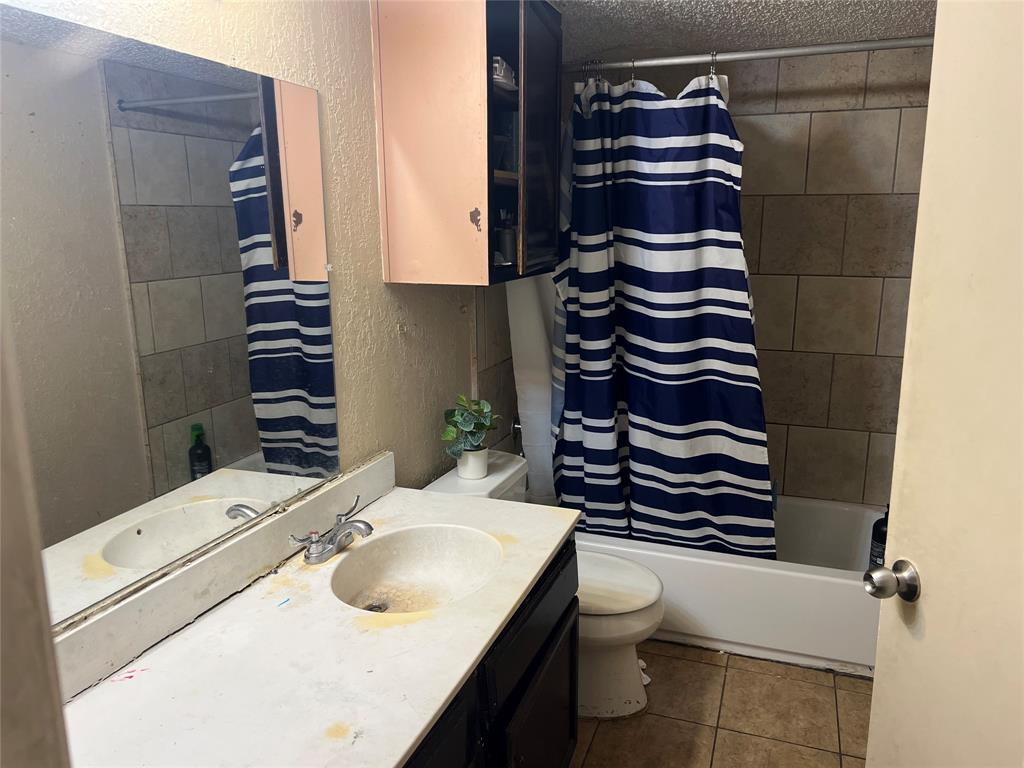 3240 Lombardy Lane 102