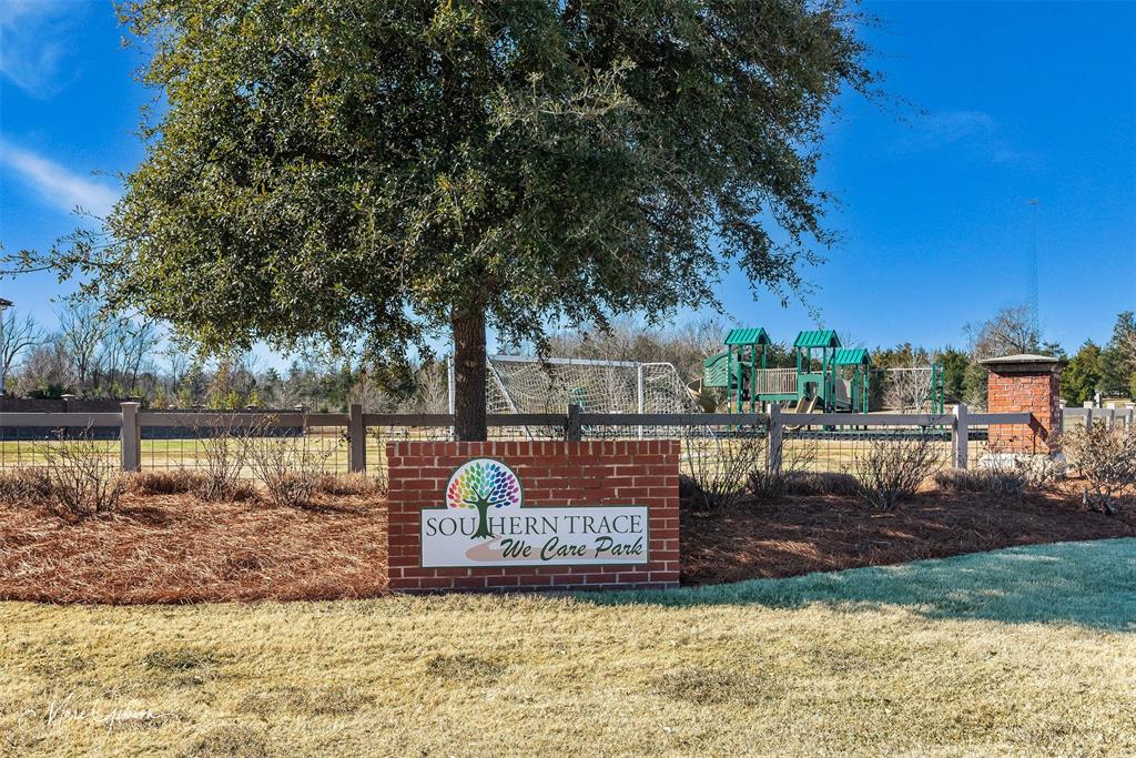 Southern Trace - Land