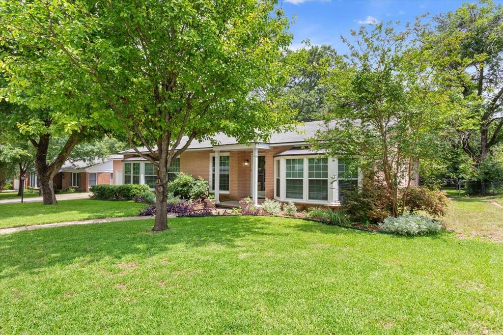 3808 Huaco Lane