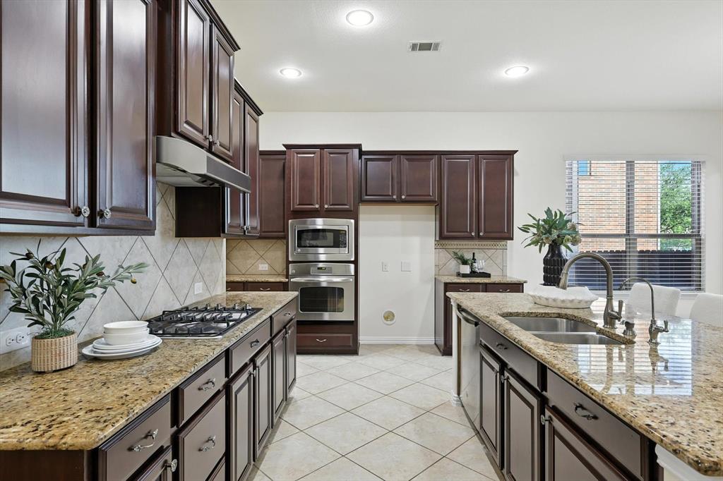 2512 Turnberry Court