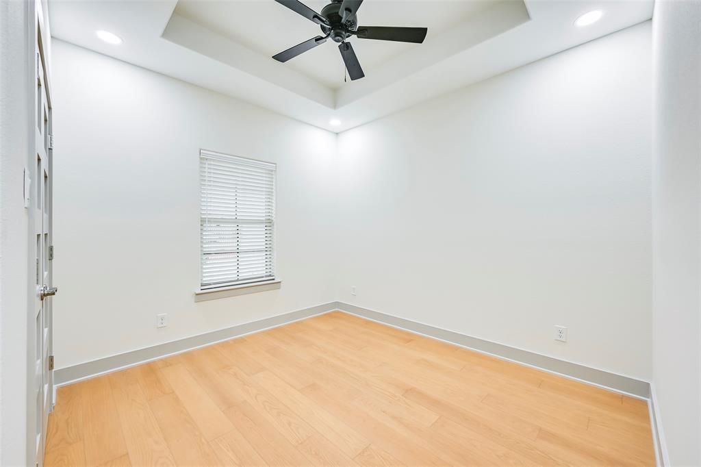 1102 Fort Worth St Street