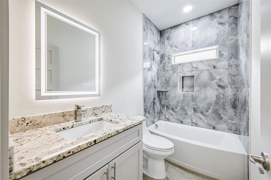 1102 Fort Worth St Street