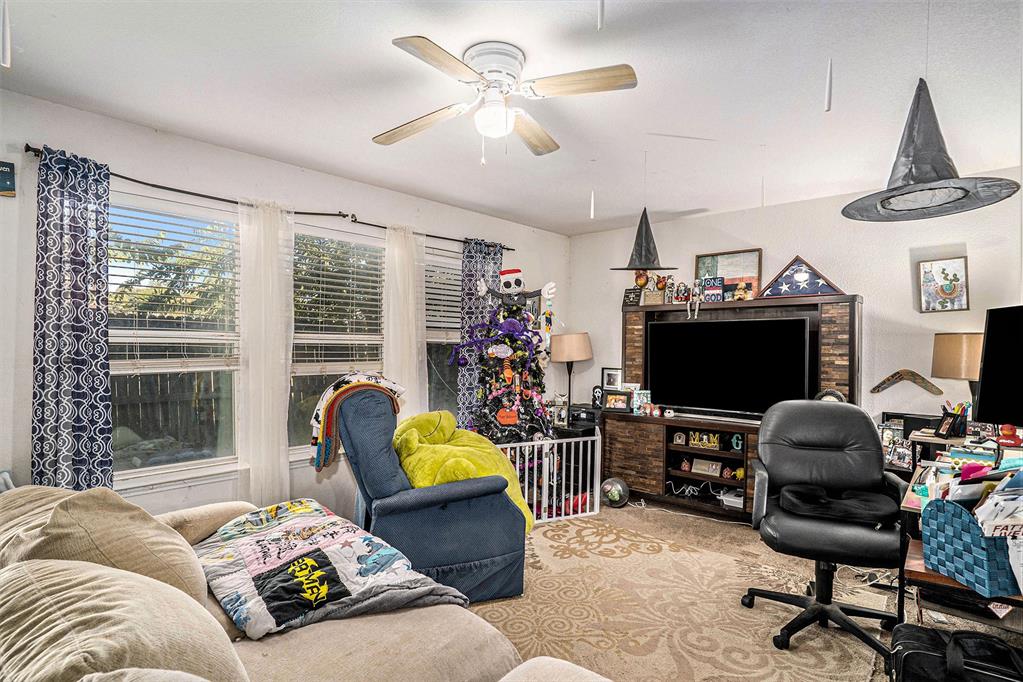 2303 Kingsway Drive