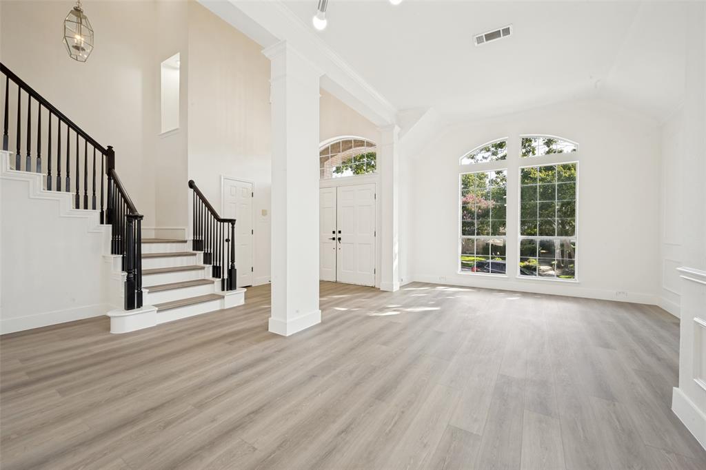 1501 Shadow Crest Drive
