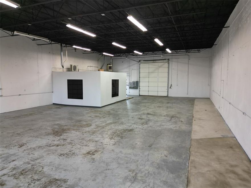 3,600 SF
3 phase power
17 foot Clear Height
14 footGrade Level Door
Tilt Wall Construction
Fully renovated 2025

Retail uses accepted. Gym, Dance studio, yoga, interior decorating, medical supplies or equipment, photography studio, Art studio, Tailor, clothing or apparel shop.