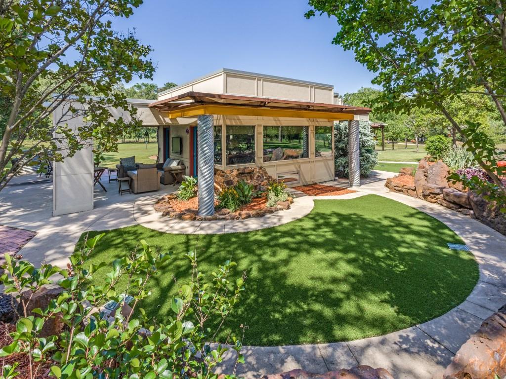299 Shadow Lakes Drive