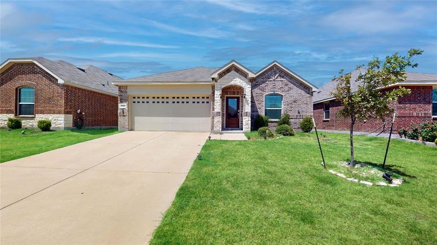 This single-story home features a simple layout that offers comfort and privacy. There are three bedrooms at the back of the home, including the owner’s suite with a luxe bathroom and walk-in closet. The open-concept main living area is composed of a comfortable family room, a modern kitchen and a nook that leads to a large covered patio for outdoor lounging and entertainment.