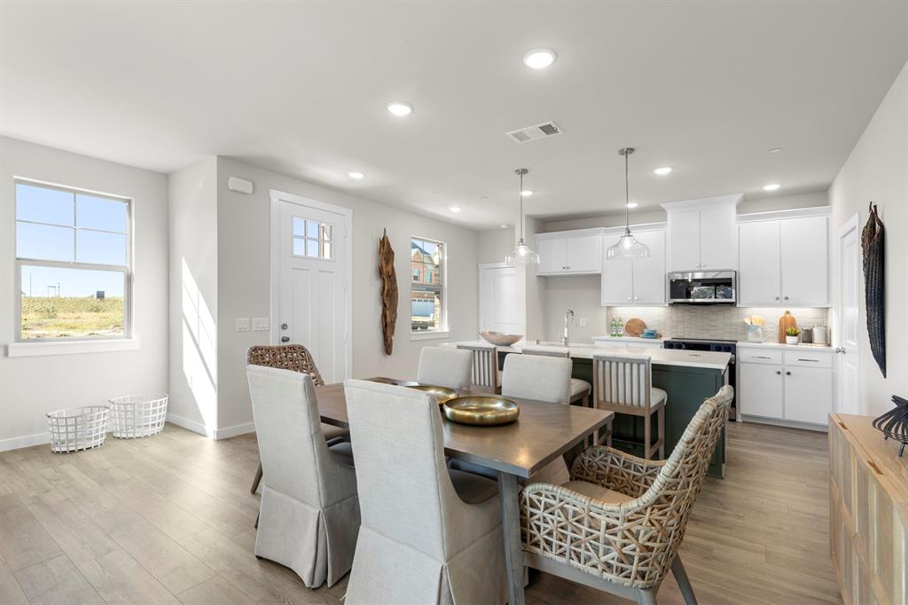 9007 Indianola Trail