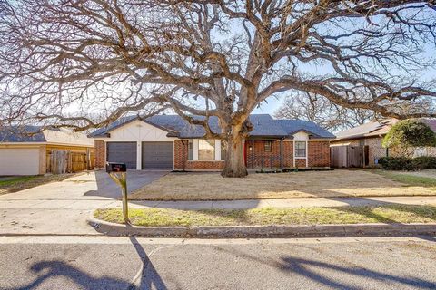 Photo of 2421 Meadow View, Bedford, TX 76021 (MLS # 21179691)