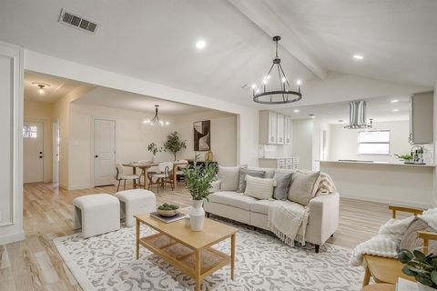 2421 Meadow View Bedford TX 76021