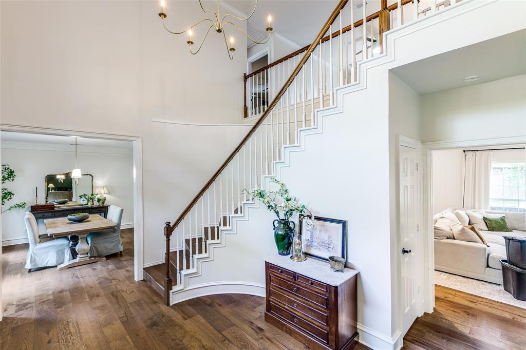 2711 Carriage Trail