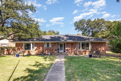 2015 Woods Drive Arlington TX 76010