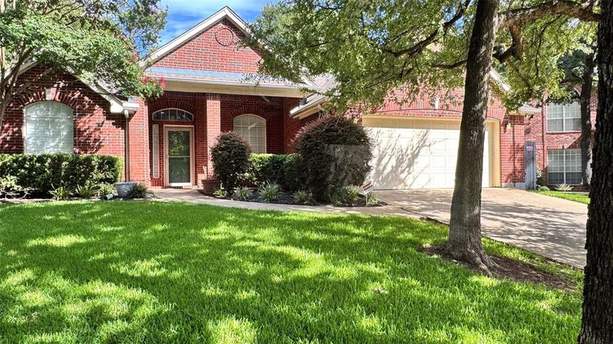 Awesome spacious executive home on peaceful cul-de-sac in exclusive community of Fannin Farm. Even the Peacocks prefer this cul-de-sac as the quietest part of Fannin Farms! All 4 bedrooms and study are located on the first floor, saving the game room or recreation room for the second floor. NEW hardwood flooring just installed, kitchen offers premium stainless appliances and center cooking island, a nice pantry - a chef's dream! Large living areas, two dining areas and high ceilings with premium trim. Dozens of sparkling windows make this home so bright and welcoming. Freshly painted and earth tone designer colors. Fireplace in living room has gas starter to complement the ambience of this welcoming home. Located in highly rated Mansfield ISD, the home also includes access to Fannin Farm’s community amenities - pools, trails, greenbelts and access to Red Kane Park. Located off Hwy 157 - Cooper Street offers easy access to the best shopping and freeway access in South Arlington. Come see this soon!